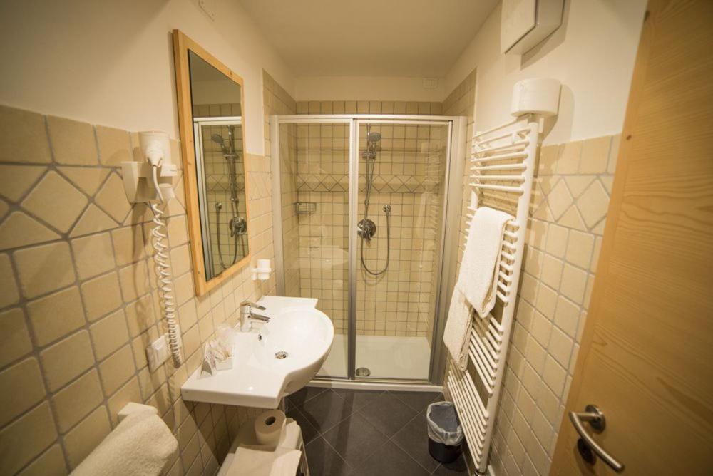 Hotel Due Spade Folgaria Eksteriør bilde
