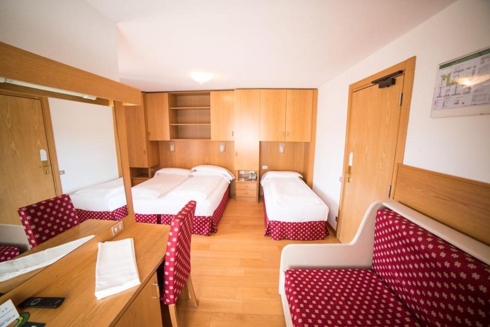 Hotel Due Spade Folgaria Eksteriør bilde